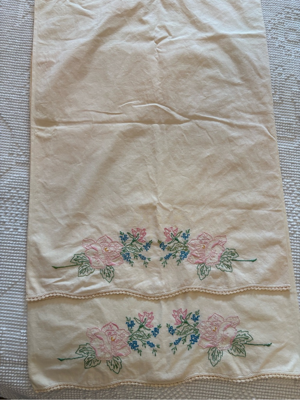 Sweet Pair of Embroidered Stitched Floral standard Pillow Cases Scallop